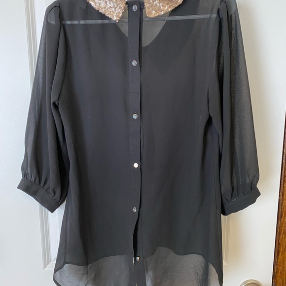 BKE Black blouse w/ gold collar Size M - Picture 3 of 3